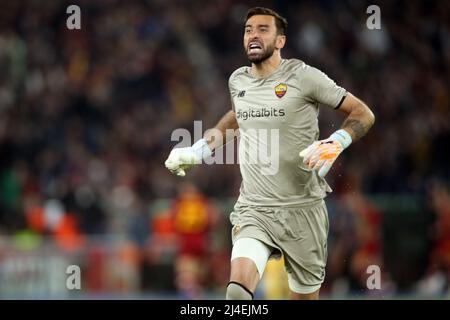 Rom, Italien. 14. April 2022. ROM, ITALIEN - 14.04.2022: RUI PATRICIO (AS ROMA) während des UEFA Conference League Quarter Final Leg One Match zwischen FK Bodo/Glimt und dem Olympiastadion in Rom am 14. April. Kredit: Unabhängige Fotoagentur/Alamy Live Nachrichten Stockfoto