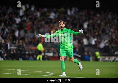 Barcelona, Spanien. 14. April 2022. UEFA Europa League Fußballspiel Viertelfinale zweite Etappe FC Barcelona gegen Eintracht Frankfurt im Camp Nou Stadion. Barcelona. 14. April 2022 Kevin Trapp 900/Cordon Press Credit: CORDON PRESS/Alamy Live News Stockfoto