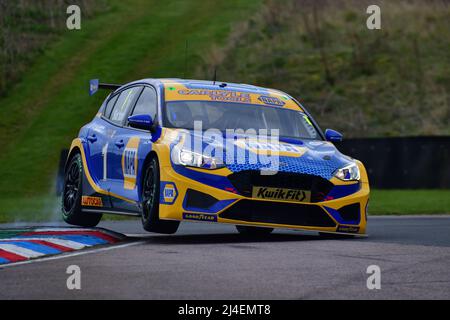 Ash Sutton, Ford Focus ST, BTCC springt zurück in Aktion in Vorbereitung für die Rennsaison 2022, BTCC, British Touring Car Championship, Launch Day und Stockfoto