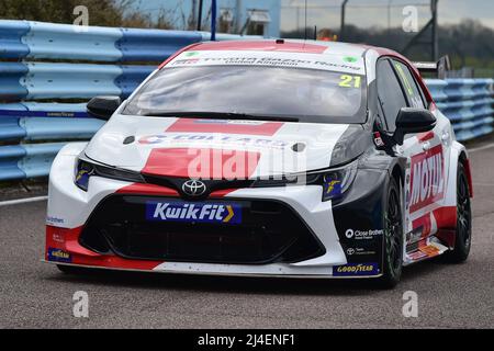 Ricky Collard, Toyota Corolla GR Sport, BTCC setzt sich in Vorbereitung auf die Rennsaison 2022, BTCC, British Touring Car Championship, Stockfoto