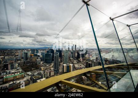 Blick auf die Innenstadt von Seattle von der legendären Space Needle aus Stockfoto