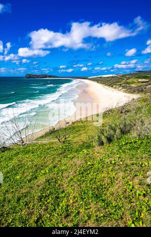 75 Mile Beach mit Indian Head in der Ferne auf Fraser Island, Queensland, Australien Stockfoto