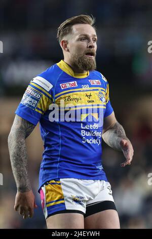 Leeds, Großbritannien. 14. April 2022. Blake Austin (6) von Leeds Rhinos während des Spiels in Leeds, Vereinigtes Königreich am 4/14/2022. (Foto von James Heaton/News Images/Sipa USA) Quelle: SIPA USA/Alamy Live News Stockfoto