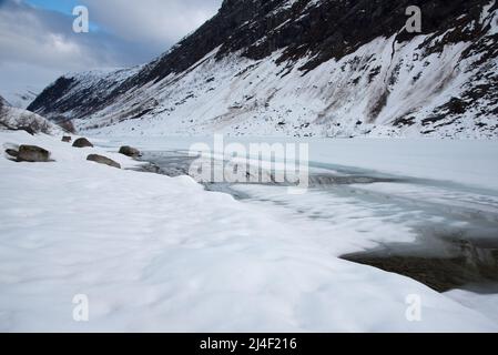 Nigardsbrevatnet ist ein Gletschersee im Vorland von Nigardsbreen, der von Europas größtem KontinentalgletscherJostedalsbreen in Norwegen läuft Stockfoto