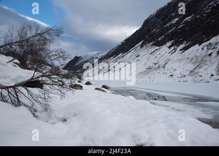 Nigardsbrevatnet ist ein Gletschersee im Vorland von Nigardsbreen, der von Europas größtem KontinentalgletscherJostedalsbreen in Norwegen läuft Stockfoto