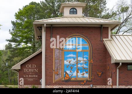 Wandgemälde aus Ziegelsteinen auf einem Stadtparkgebäude in der Altstadt von Lilburn, Georgia, östlich von Atlanta. (USA) Stockfoto