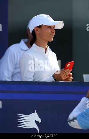 Miami Beach, FL, USA. 14. April 2022. Georgina Bloomberg nimmt an der Longines Global Champions Tour in Miami Beach Teil. Georgina Leigh Bloomberg ist die jüngere Tochter von Susan Brown und dem ehemaligen Bürgermeister von New York City, Gründer der Bloomberg LP und Philanthropen Michael Bloomberg am 14. April 2022 in Miami Beach, Florida. Kredit: Hoo Me.Com/Media Punch/Alamy Live Nachrichten Stockfoto