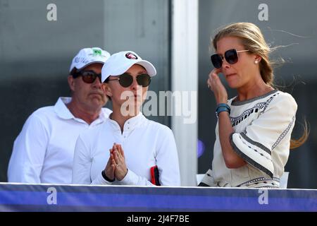 Miami Beach, FL, USA. 14. April 2022. Georgina Bloomberg nimmt an der Longines Global Champions Tour in Miami Beach Teil. Georgina Leigh Bloomberg ist die jüngere Tochter von Susan Brown und dem ehemaligen Bürgermeister von New York City, Gründer der Bloomberg LP und Philanthropen Michael Bloomberg am 14. April 2022 in Miami Beach, Florida. Kredit: Hoo Me.Com/Media Punch/Alamy Live Nachrichten Stockfoto