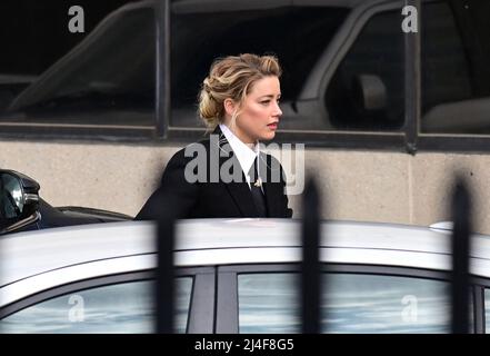 Amber Heard kommt am Mittwoch, den 13. April 2022, zu ihrem Prozess im Fairfax County Courthouse in Fairfax, VA, USA, an. Foto von Ron Sachs/CNP/ABACAPRESS.COM Stockfoto