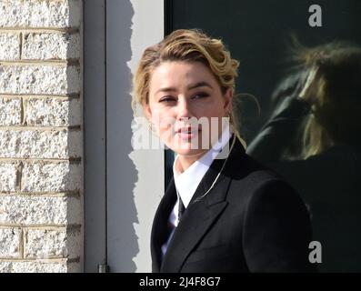 Amber Heard verlässt ihr Verfahren am Mittwoch, den 13. April 2022, nachdem sie für den Tag im Fairfax County Courthouse in Fairfax, VA, USA, eingelassen wurde. Foto von Ron Sachs/CNP/ABACAPRESS.COM Stockfoto