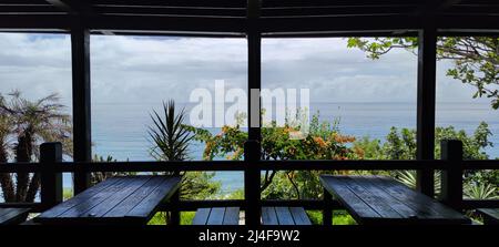 Jinzun, Gemeinde Donghe, Landkreis Taitung, mit Blick auf die wunderschöne Küste von Taitung, Taiwan Stockfoto