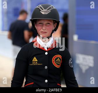 MIAMI BEACH, FL - 14. APRIL: Fahrer besuchen den Halt der Longines Global Champions Tour am Miami Beach Day 1 am 14. April 2022 in Miami Beach, Florida People: Riders Stockfoto