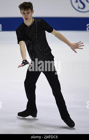 Tallinn, Estland. 14. April 2022. Mihhail Selevko aus Estland tritt beim Junior Men's Short Program der International Skating Union (ISU) World Junior Figure Skating Championships am 14. April 2022 in Tallinn, Estland, auf. Kredit: Sergei Stepanov/Xinhua/Alamy Live Nachrichten Stockfoto