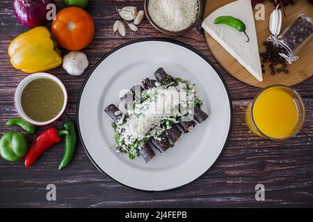 Mexikanische Tacos Dorados oder Gautas de pollo traditionelle Küche in Mexiko Stockfoto