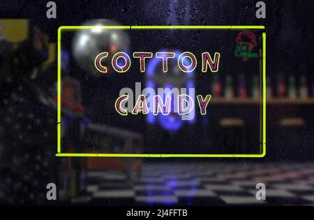 Vintage Neon Cotton Candy Sign in Rainy Wet Window Stockfoto