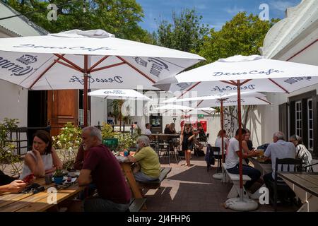 Deus Cafe and Bakery Courtyard in Hout Bay, Western Cape - Südafrika Stockfoto