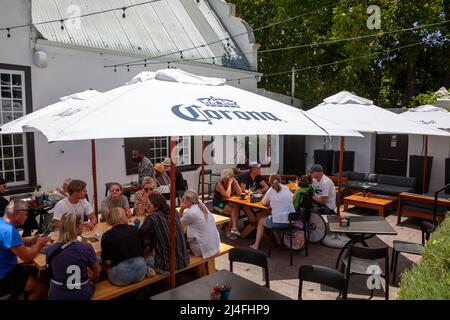 Deus Cafe and Bakery Courtyard in Hout Bay, Western Cape - Südafrika Stockfoto