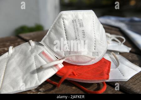 Mehrere verschiedene FFP2-Masken - mehrere verschiedene FFP2 Masken Stockfoto