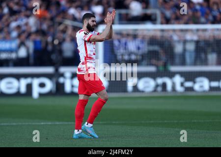 Bergamo, Italien. 14. April 2022. Josko Gvardiol von RB Leipzig Gesten während des UEFA Europa League Quarter Final Leg Two Spiel zwischen Atalanta BC und RB Leipzig im Gewiss Stadion am 14. April 2022 in Bergamo, Italien . Quelle: Marco Canoniero/Alamy Live News Stockfoto