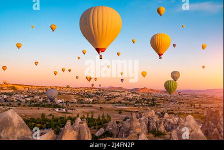 Heißluftballons in Kappadokien, Türkei Stockfoto