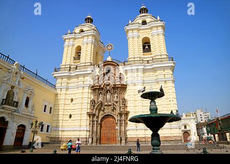 Basilika und Kloster von San Francisco, atemberaubende Barockkirche im historischen Zentrum von Lima, UNESCO-Weltkulturerbe von Peru Stockfoto