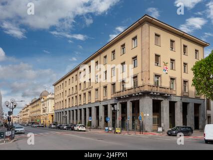 Cuneo, Italien - 11. April 2022: Das Verwaltungsgebäude der Provinz Cuneo im corso Nizza Stockfoto