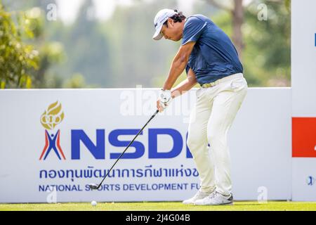 PATTAYA THAILAND - 15. APRIL: Sihwan Kim aus den Vereinigten Staaten schlägt am 14. 15. April 2022 in Pattaya, Thailand, beim dritten Lauf der Trust Golf Asian Mixed Stableford Challenge auf dem Siam Country Club Waterside Course ab. (Foto von Orange Pictures/BSR Agency/Getty Images) Stockfoto