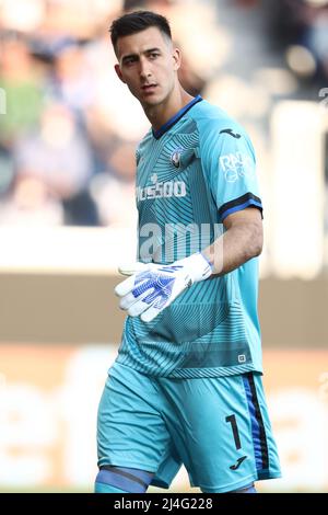 Gewiss Stadium, Bergamo, Italien, 14. April 2022, Juan Musso (Atalanta BC) schaut während des Spiels Atalanta BC gegen RB Lipsia - Fußball Europa League zu Stockfoto