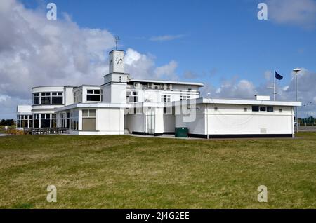 Das Clubhouse im Royal Birkdale Golf Club in Southport, Merseyside. Zwischen 1954 und 2017 fand die Open Championship zehnmal statt Stockfoto