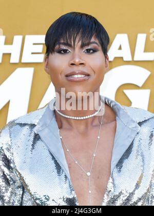 Westwood, Usa. 14. April 2022. WESTWOOD, LOS ANGELES, KALIFORNIEN, USA - 14. APRIL: EJ Johnson kommt bei der Los Angeles Premiere von Apples 'They Call Me Magic' an, die am 14. April 2022 im Regency Village Theatre in Westwood, Los Angeles, Kalifornien, USA, stattfand. (Foto von David Acosta/Image Press Agency) Quelle: Image Press Agency/Alamy Live News Stockfoto