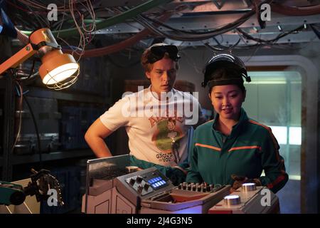 COLE SPROUSE und LANA CONDOR in MOONSHOT (2022), Regie Christopher WINTERBAUER. Kredit: NEW LINE KINO / Album Stockfoto