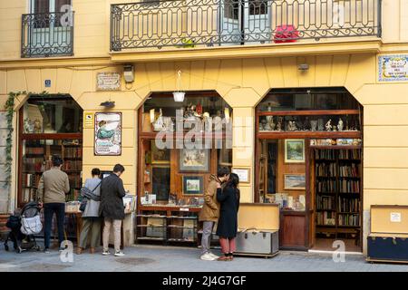 Spanien, Valencia, Placa Miracle del Mocadoret, Antiquitätengeschäft Stockfoto