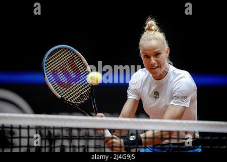 DEN Bosch - Aranxta Rus (Niederlande) im Einsatz gegen Nuria Parrizas (Spanien) im Einzelspiel der Qualifikationsrunde des Billie Jean King Cup. Die niederländischen Tennisspieler werden zwei Tage lang gegen Spanien spielen, in der Hoffnung, die Qualifikation zu erreichen. ANP SANDER KING Stockfoto