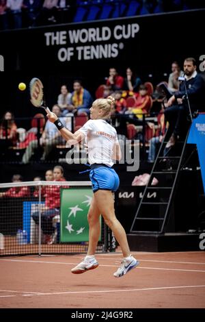 DEN Bosch - Aranxta Rus (Niederlande) im Einsatz gegen Nuria Parrizas (Spanien) im Einzelspiel der Qualifikationsrunde des Billie Jean King Cup. Die niederländischen Tennisspieler werden zwei Tage lang gegen Spanien spielen, in der Hoffnung, die Qualifikation zu erreichen. ANP SANDER KING Stockfoto