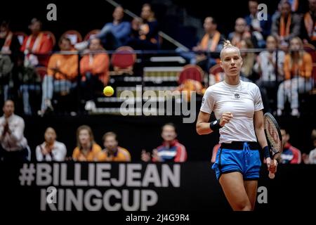 DEN Bosch - Aranxta Rus (Niederlande) im Einsatz gegen Nuria Parrizas (Spanien) im Einzelspiel der Qualifikationsrunde des Billie Jean King Cup. Die niederländischen Tennisspieler werden zwei Tage lang gegen Spanien spielen, in der Hoffnung, die Qualifikation zu erreichen. ANP SANDER KING Stockfoto