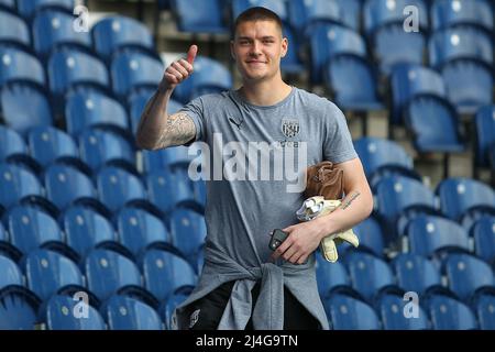 Ted Cann #37 von West Bromwich Albion kommt vor dem Start ins Spiel Stockfoto