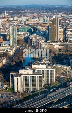 Blick über die Düsseldorfer Innenstadt, die Bezirke Carlstadt und Friedrichstadt, Schwanenspiegel Teich, NRW, Deutschland, Stockfoto