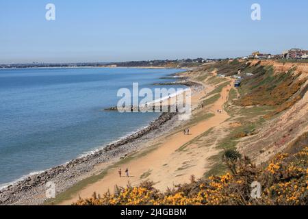 Auswirkungen der Küstenerosion bei Barton on Sea, Hampshire UK April 2022 Stockfoto