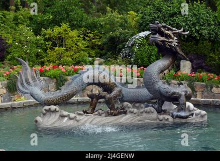 Drachenbrunnen in Butchart Gardens in Victoria BC. Ein Geschenk der Republik China. Stockfoto