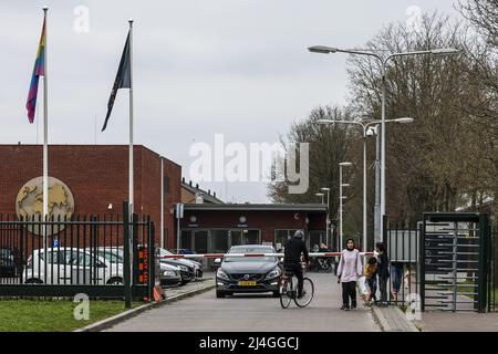 Ter Apel, Niederlande. 15. April 2022. 2022-04-15 14:25:45 TER APEL - Anwendungszentrum Ter Apel. Nach Angaben des Staatssekretärs muss sich die Aufnahme von Asylbewerbern "wirklich verbessern". ANP VINCENT JANNINK netherlands Out - belgium Out Credit: ANP/Alamy Live News Stockfoto