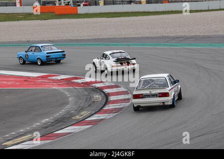 Autos, die in den 80er Jahren Rennen in Espiritu de Montjuic, Barcelona, Spanien 2/3/2022 Stockfoto