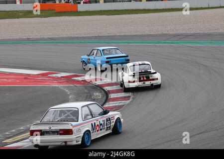 Autos, die in den 80er Jahren Rennen in Espiritu de Montjuic, Barcelona, Spanien 2/3/2022 Stockfoto