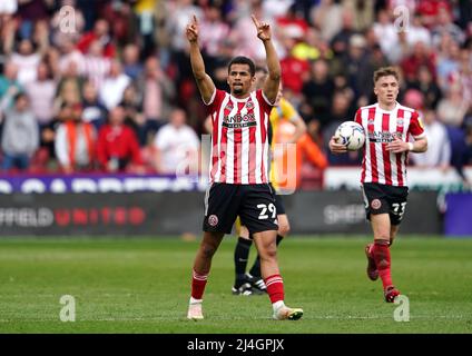 Iliman Ndiaye von Sheffield United feiert das erste Tor ihrer Spielseite während des Spiels der Sky Bet Championship in der Bramall Lane, Sheffield. Bilddatum: Freitag, 15. April 2022. Stockfoto