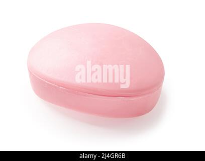 Oval geformte rosa Stück Seife isoliert auf einem weißen Hintergrund. Seifenspender mit Blumenduft für die Hautpflege von Gesicht und Körper. Hände waschen, Reinheit. Stockfoto