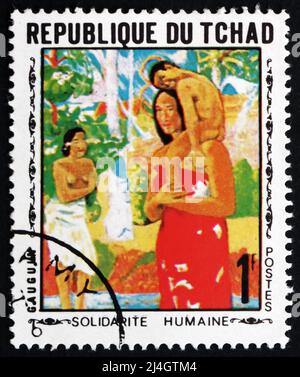 TSCHAD - UM 1969: Eine im Tschad gedruckte Briefmarke zeigt Mutter und Kind, Gemälde von Gauguin, um 1969 Stockfoto