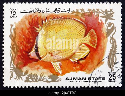 AJMAN - UM 1972: Eine im Ajman gedruckte Marke zeigt tropische Fische, um 1972 Stockfoto