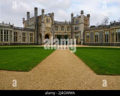 Highcliffe Castle wurde als das wohl wichtigste erhaltene Haus des romantischen und malerischen Architekturstils beschrieben, Highcliffe, Stockfoto