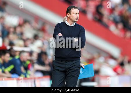 LONDON, GROSSBRITANNIEN. APR 15. Derek Adams Manager von Morecambe während des Spiels der Sky Bet League 1 zwischen Charlton Athletic und Morecambe am Freitag, dem 15.. April 2022, im The Valley, London. (Kredit: Tom West | MI News) Kredit: MI Nachrichten & Sport /Alamy Live News Stockfoto