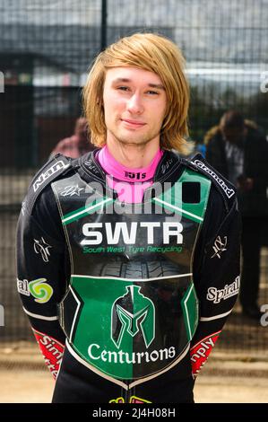 MANCHESTER, GROSSBRITANNIEN. APR 15. Connor King of Plymouth SWTR Centurions während des Spiels der National Development League zwischen Belle Vue Colts und Plymouth Centurions am Freitag, dem 15.. April 2022, im National Speedway Stadium in Manchester. (Kredit: Ian Charles | MI News) Kredit: MI News & Sport /Alamy Live News Stockfoto