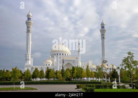 Blick auf die muslimische Pride Moschee an einem sonnigen Septembertag. Shali, Tschetschenische republik Stockfoto